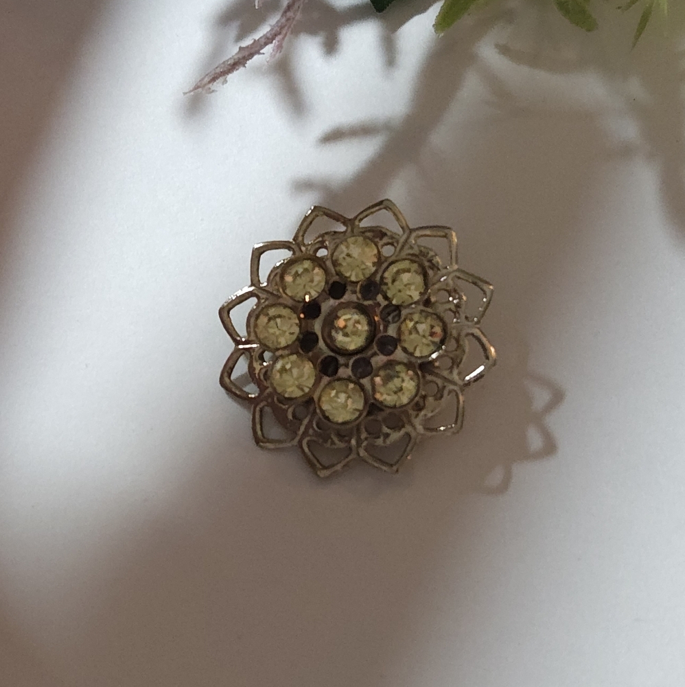 Vintage Yellow Crystal Gold Filigree Flower Brooch - Picture 7 of 15